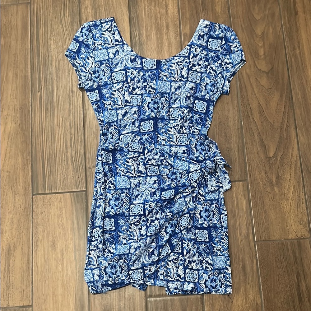 Vintage 1990s elisse brand. Tie wrap “Hawaiian” looking dress